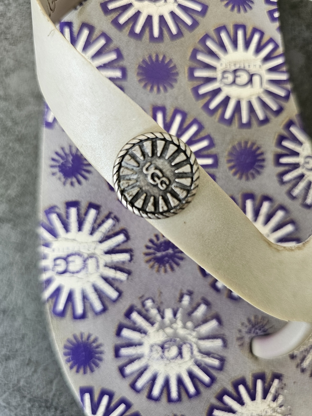 UGG Flip Flops with Purple Sunburst Women's Size 8 - Picture 2 of 3